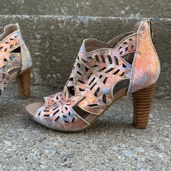 L'Artiste Amora Hand Painted Leather Peep Toe Laser Cut Bronze Sandal - Picture 8 of 10